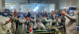 Coronavirus: en Tunisie, des ouvrières se confinent à l'usine pour fabriquer des masques